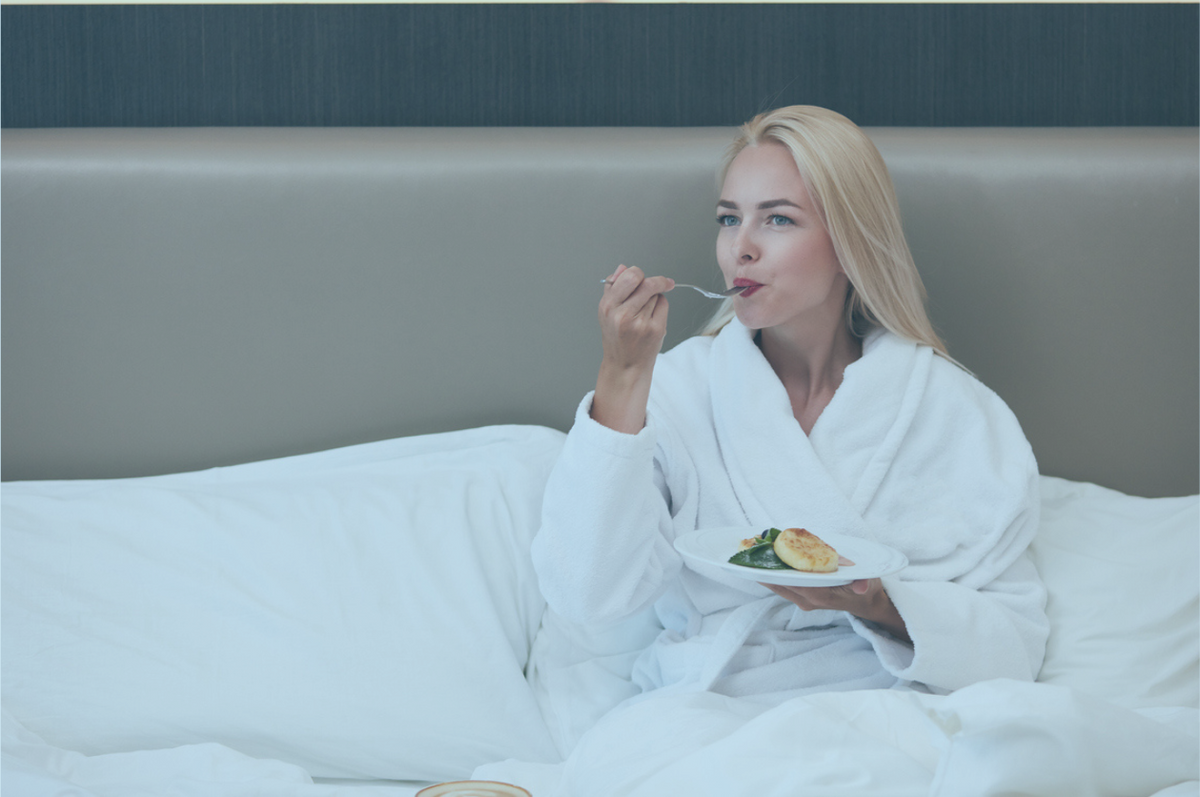 Does eating before bed cause nightmares? How long before bed should